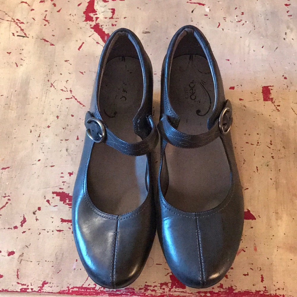 Abeo Bio System Mary Jane style shoes.
